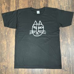 リサラーソン猫のデザインのTシャツ・黒