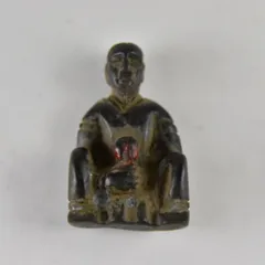 呪物　タイ　バンコク バンコクの「奇怪」展覧会の「タープラチャン市場」通称お守り