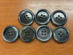 19㎜４つ穴黒蝶貝ボタン7個セット