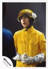 【中古】生写真(ジャニーズ) 関ジャニ∞/錦戸亮/上半身・衣装黄・両手組み・目線左・∞レンジャー衣装/公式生写真