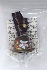 ☆新品未使用「送料込」色々取り付けられるお守りベル//桜白⑫//Chari-bura チャリブラ//r100