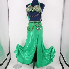 【ベリーダンス用 オリエンタル衣装】グリーン ラインストーン 多数 緑 シルバー 光沢 艶 ラメ 爽やか 綺麗 スリット 鮮やか