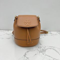 TORY BURCH THEA ミニ バックパック バケット バッグ カジュアル 旅行 3WAY レディース　多様な活用 アウトレット品 ブラウン #13740