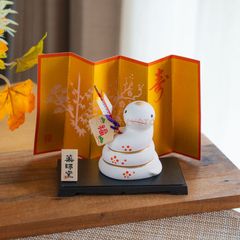 薬師窯　2025年 招福干支巳　錦彩招福巳(破魔矢付)　ヘビ　招き巳 置物　和縁起物 新年正月　海外プレゼント 贈り物