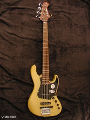 MUSICMAN Stingray USA 4弦 激バーズアイメイプルネック - メルカリ