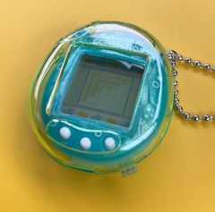 【極美品】たまごっちコネクションクリアケース そのまま操作可能 Amazon.co.jp: Tamagotchi Connection(たまごっちコネクション) 用