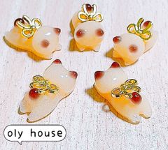 ぐで猫シリーズ　プリン猫リボン　５匹セット　デコパーツ　レジン　パーツ