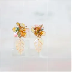 ディップアートのマーブルカラーフラワーのピアス/イヤリング