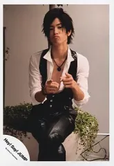 【中古】生写真(ジャニーズ) Hey! Say! JUMP/中島裕翔/座り・黒のベスト・白シャツ・指差し・ネックレス・口閉じ/公式生写真