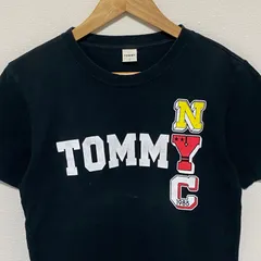 日本製(^w^)b TOMMY トミーヒルフィガー  Tシャツ 半袖 プルオーバー クルーネック 小さいサイズ 黒 ブラック コットン 綿 1985 ロゴ プリント NYC ニューヨーク 普段 可愛い カラフル おしゃれ ストリート トップス メンズ サイズS