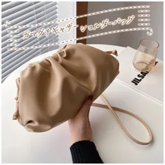 ガマグチギャザーショルダーバッグ ベージュ フェイクレザー クラッチバッグ 高級