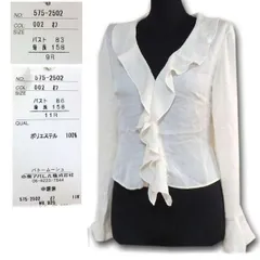 サイズ９・１１号（オフ色）サテン素材の薄手ショートボレロブラウス