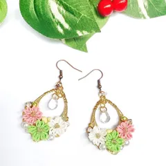 三色花だんごのつまみ細工ピアス　ピアス　イヤリング　つまみ細工　だんご　花見　春　シンプル　桜　イヤリング無料　洋　ビーズ　再販　三色