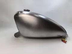 スポーツスター　ハイトンネルタンク　2.25 82-95 左コック スポーツスター ハイトンネルタンク 2.25 82-95 左コック