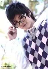 【中古】生写真(男性) 河原田巧也/上半身・セーターグレー黒ピンク・右手眼鏡/公式生写真