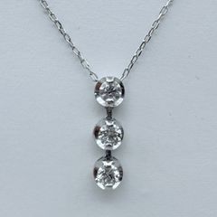 4℃ プラチナ ダイヤモンド ネックレス 3石 スリーストーン トリロジー