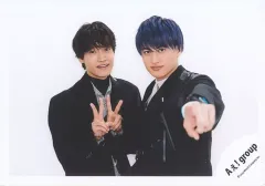 【中古】生写真(STARTO) Aぇ! group/小島健・佐野晶哉/横型・上半身/プロフィール写真撮影オフショット2024/公式生写真