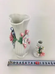 C-1 .花瓶　2つセット　洋風　一輪挿し　バラ　陶器