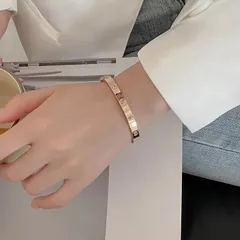 大人気　ステンレス鋼のダブルクリスタルバングル　(再入荷)