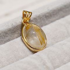 良品虹入り艶美シャラ針ゴールドルチルクォーツペンダントトップ1点物