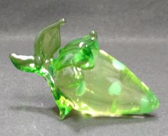 ウランガラス　フィギュア　いちご　byチェコボヘミアガラス