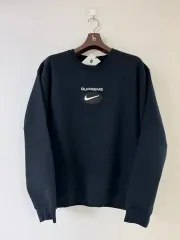 新品 Supreme(シュプリーム) Nike(ナイキ） 宝石 クルーネック 黒 L サイズのサムネイル