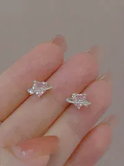 ジュエリー レディース イヤーアクセサリー 1ペア S925スターリングシルバー独特でエレガントなデザイン ロマンチックな惑星とハートのピンクスタッドピアス、デイリーウェア ジュエリーギフト バレンタイン向け