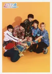 【中古】生写真(男性) 超特急/集合(6人)/全身・しゃがみ・ユースケ寝そべり・口開き・背景黄/「超特急 POP UP STORE」GOLDEN EPOCH SPECIAL 生写真 タクヤ PRUDUCE Ver.(渋谷限定)