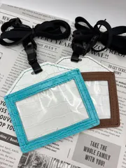 水色☆ ハンドメイド　ラムレザー　名札ホルダー