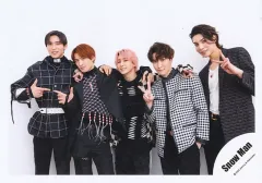 【中古】生写真(ジャニーズ) Snow Man/ラウール・渡辺翔太・向井康二・目黒蓮・佐久間大介/横型・膝上/アルバム「Snow Labo. S2」MV＆ジャケ写オフショット/公式生写真