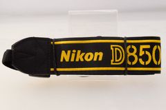 r-570☆良品☆NIKON D850 ストラップ