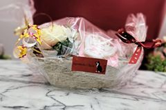 母の日プレゼント　かごラッピング　焼き菓子　お花