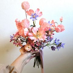 アプリコットピンクの韓国風ブーケ ウェディングブーケ　ブートニア付　アーティフィシャルフラワー　プロポーズ　チューリップ　コスモス
