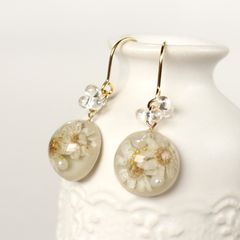 ハンドメイドピアス　小さなお花　A-039