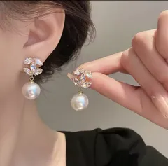 パールピアス　ラインストーン　パール　エレガント　揺れる　プレゼント　結婚式　入学式　大人　可愛い　おしゃれ　パーティー　発表会　演奏会　卒業式　デート