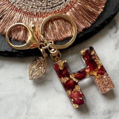 antique rose♡レジンイニシャルキーホルダー　H