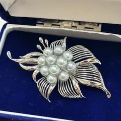本真珠 ブローチ 花モチーフ ISETAN購入 ケース・証明書付き