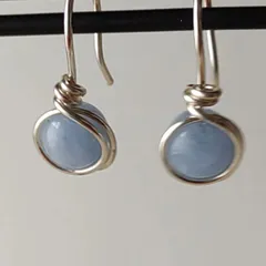 NO280　天然石ブルー翡翠　ワイヤー巻きピアス