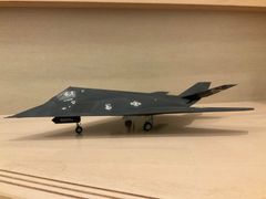 F117 ナイトホーク 1/72  完成品　米国ステルス 爆撃機