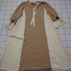 ◇ ⊂ アース ミュージック＆エコロジー 柄入り ノースリーブ 膝丈 ワンピース サイズF ホワイト系 レディース E  【1509100026167】