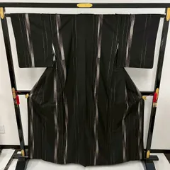 本場大島紬 地空き 美しい縞模様 パールトーン加工 正絹 着物 MK-350