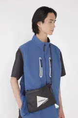 2025年最新】and wander サコッシュの人気アイテム - メルカリ