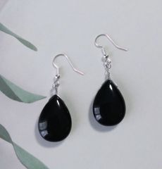 ブラックオニキスのペアシェイプ型ピアス NO.64