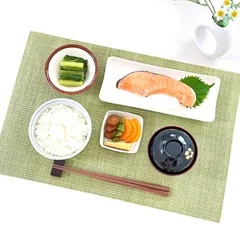 【在庫セール】REDREAM ランチョンマット リバーシブル 45×30cm PVC製 無地 防水 防汚 耐熱 滑り止め お手入れ簡単 水洗いOK おしゃれ 北欧風（グリーン 4枚セット）