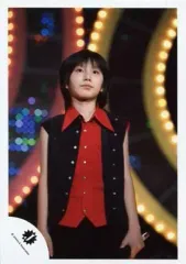 【中古】生写真(ジャニーズ) ジャニーズJr./京本大我/ライブフォト・膝上・袖無しシャツ赤・左手マイク/公式生写真