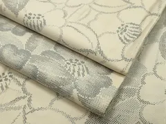 新品 未使用 正絹袷 本場大島紬 白大島 カタス式 9マルキ 蝶 花 薄灰白系 本場白大島紬】 7マルキカタス式 ～白寿泥～ ≪仕・中古美品