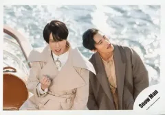 【中古】生写真(ジャニーズ) Snow Man/岩本照・宮舘涼太/横型・上半身/シングル「Grandeur」MV＆ジャケ写オフショット/公式生写真