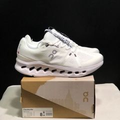 新品未使用 オン(On Cloudsurfer) ランニングシューズ ジョギングシューズ クラウドサーファー  ユニセックス ホワイト#わふうひゃっぽうばこ