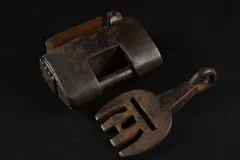 錠前 和錠 因幡錠 在銘 因州住 清久作 6枚バネ 鍵付 江戸時代 アンティーク Yahoo!オークション -「因幡錠」の落札相場・落札価格