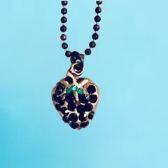 【新品★現品限り】アンティーク風＊スワロフスキー＊いちごモチーフ＊ネックレス  ガーリー ロリータ ゆめかわ シンプル